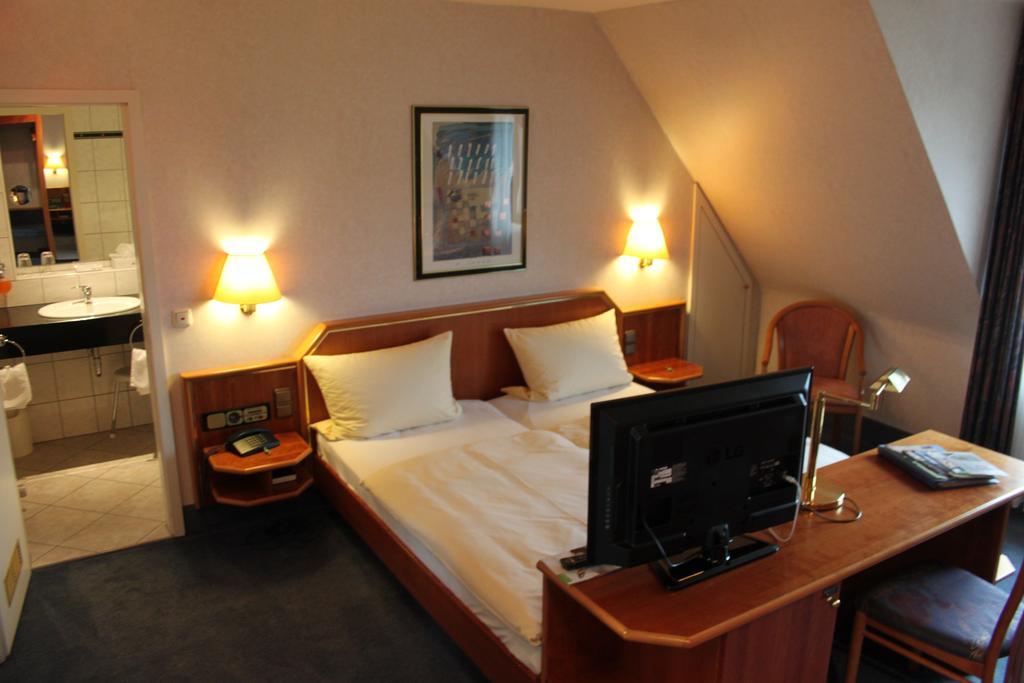 Hotel-Gasthof Die Post Brennerei Frankenhoehe Schillingsfürst Pokoj fotografie