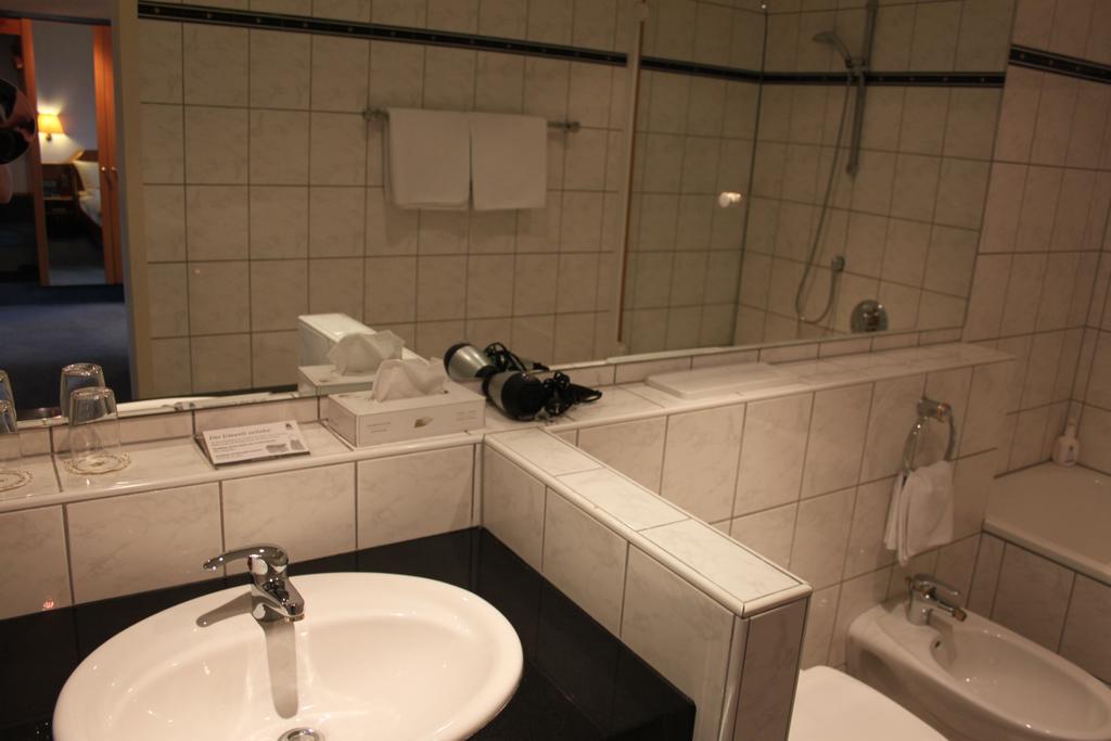 Hotel-Gasthof Die Post Brennerei Frankenhoehe Schillingsfürst Pokoj fotografie