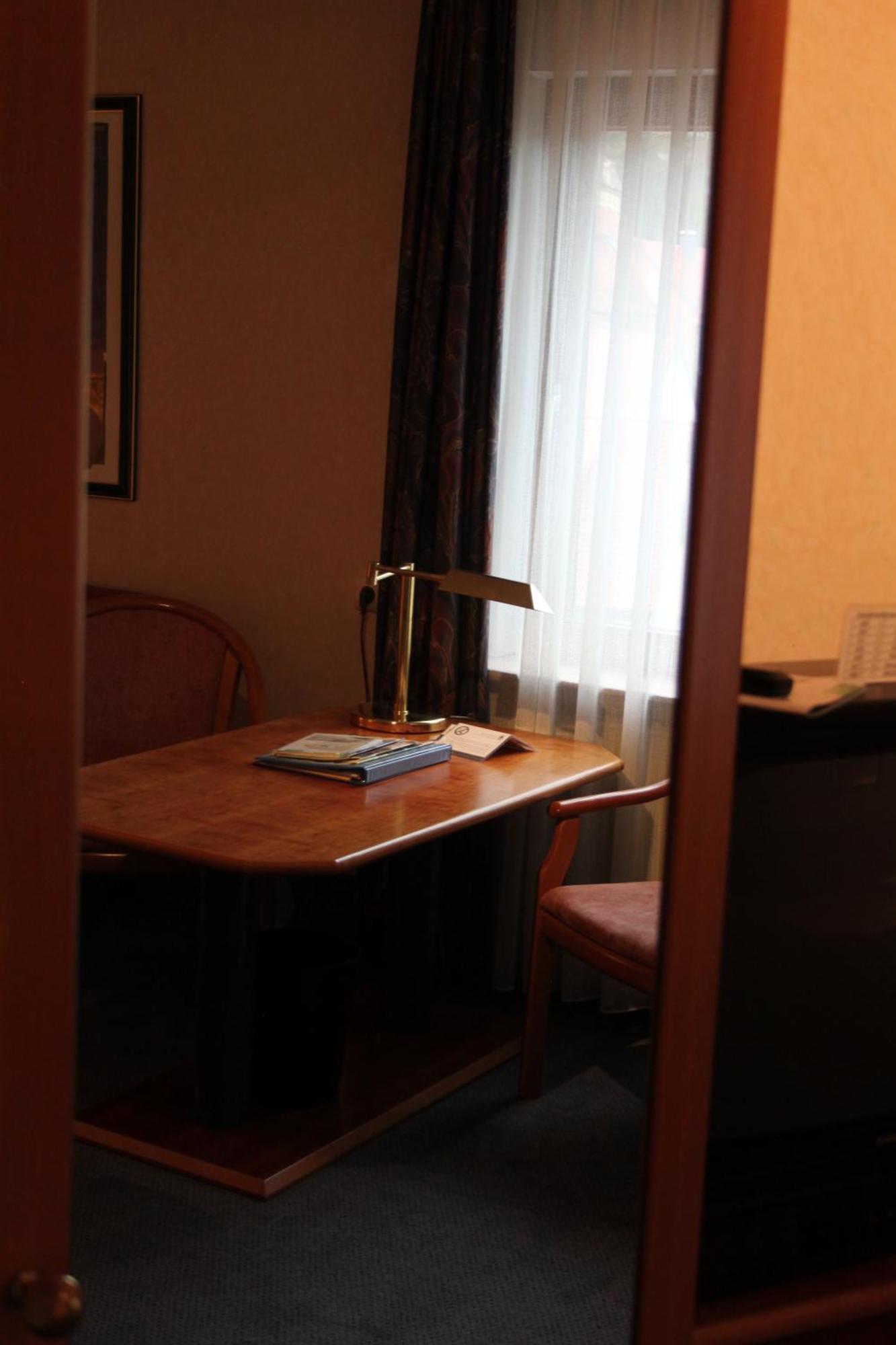 Hotel-Gasthof Die Post Brennerei Frankenhoehe Schillingsfürst Pokoj fotografie