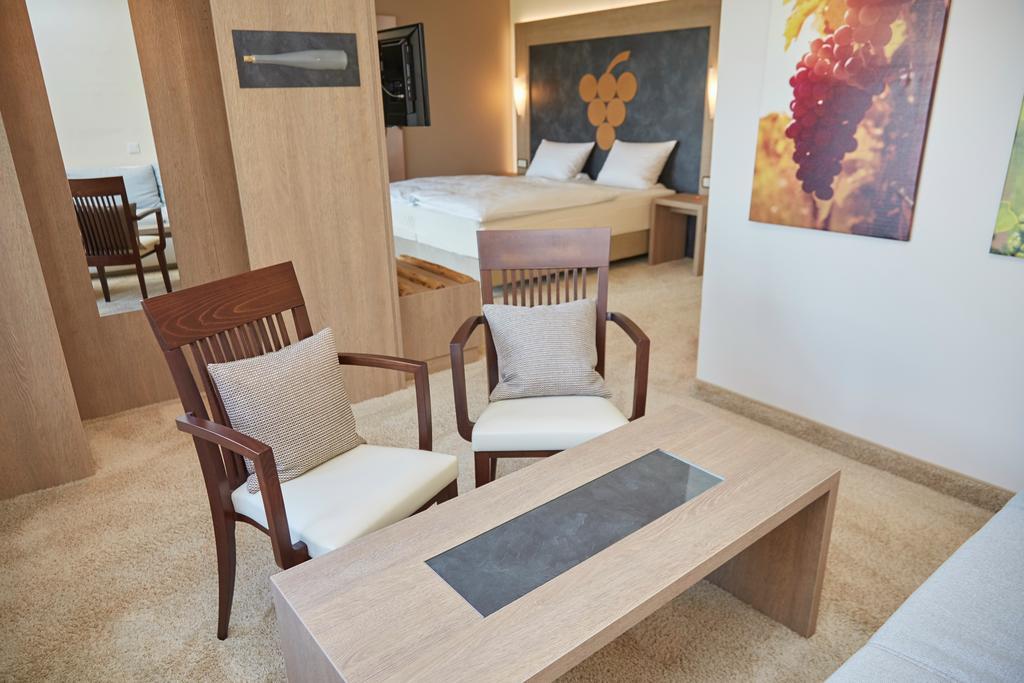 Hotel-Gasthof Die Post Brennerei Frankenhoehe Schillingsfürst Exteriér fotografie