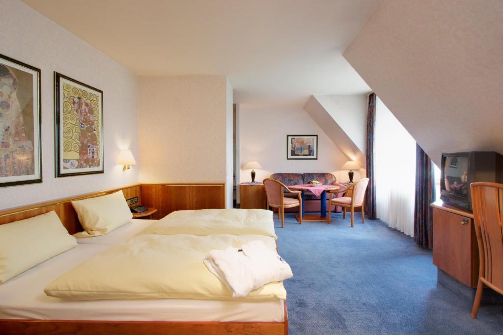 Hotel-Gasthof Die Post Brennerei Frankenhoehe Schillingsfürst Pokoj fotografie
